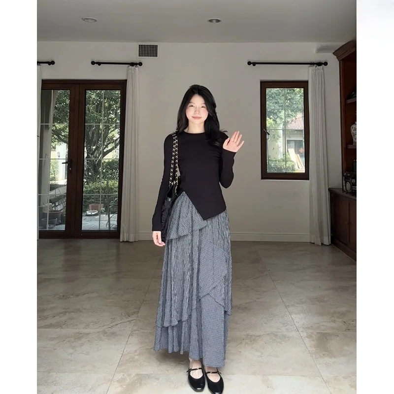 

Женская футболка с длинным рукавом, асимметричным подолом и дизайном на плечах, облегающая, с разрезами, осенняя модная модель