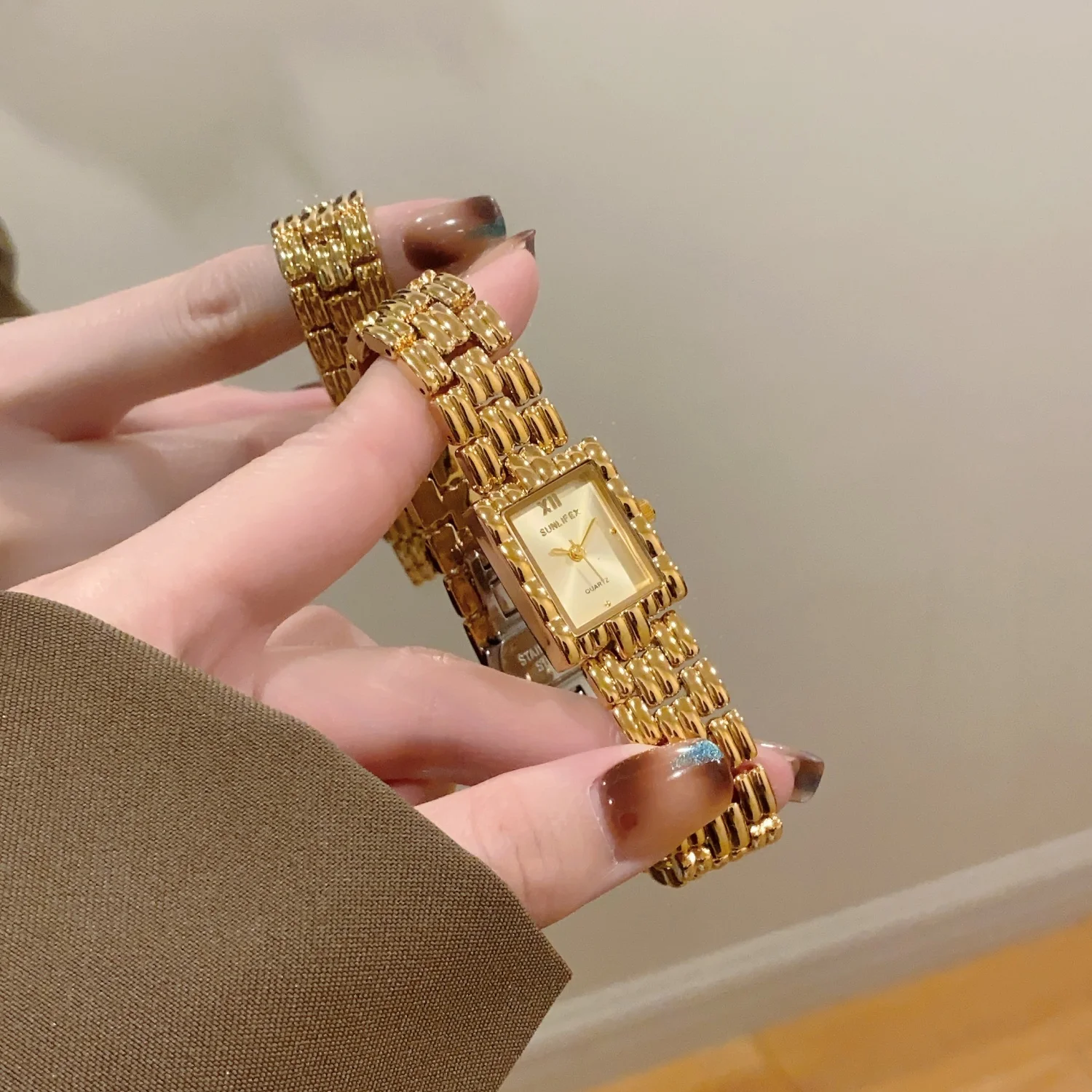 SUNLIFEX Light Luxury Women Watch Gold Silver Rectangle Dial Ladies Business Watches Female Student Fashion Quartz Wristwatch