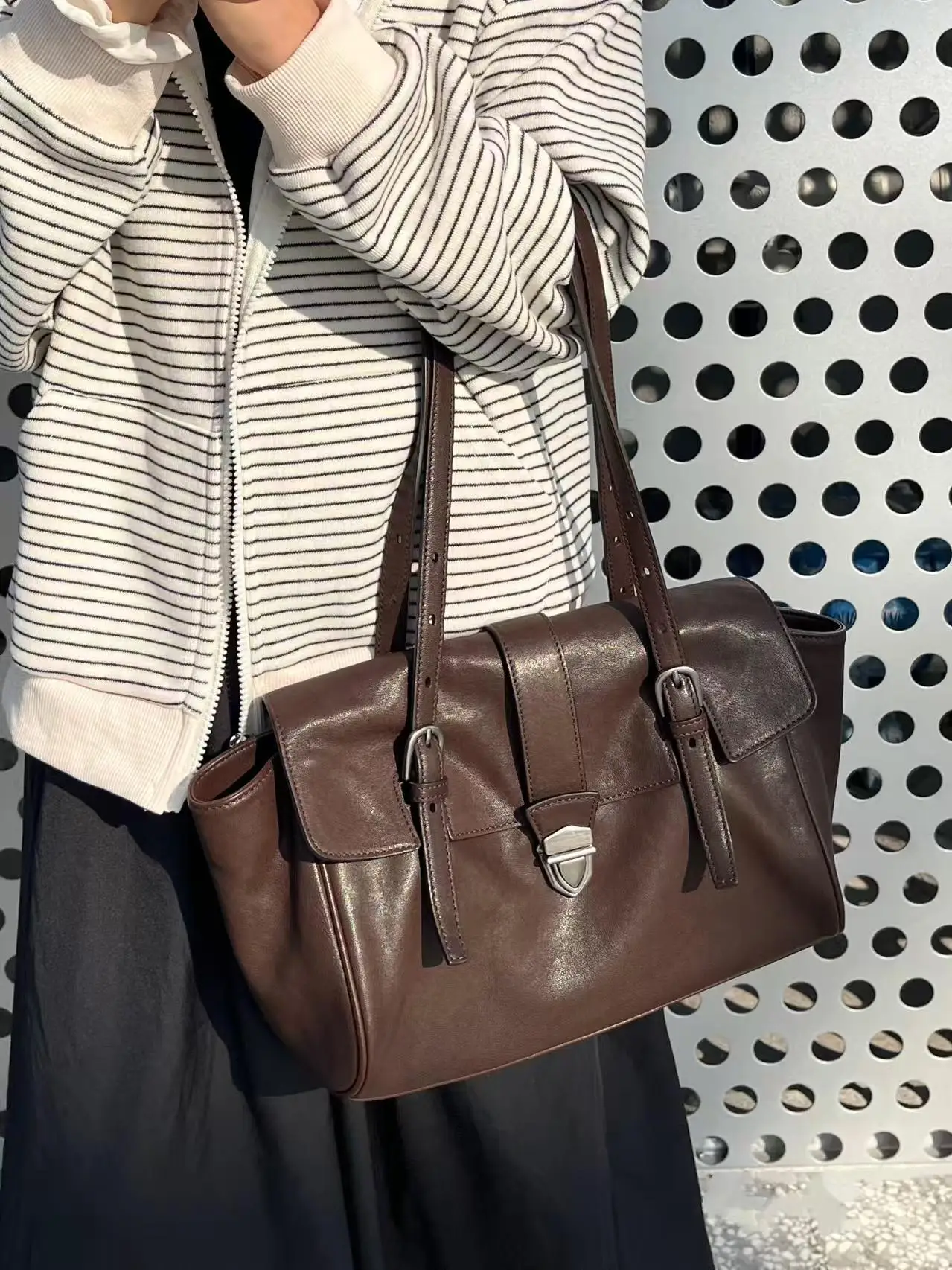 2026 New Vegetable-Tanned Baguette Business Briefcase, Luxurious Commute Handbag, Vintage Minimalist Shoulder Underarm Bag