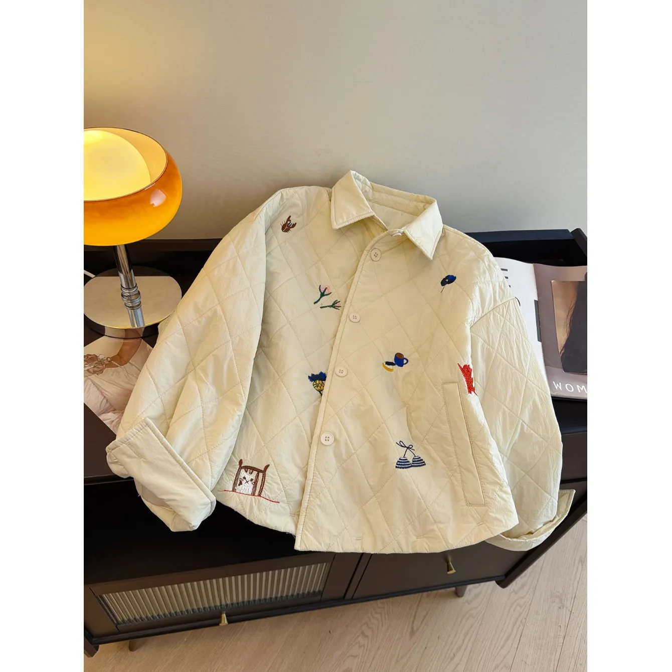 

Elegant Embroidered Cotton Jacket Lightweight Loose Fit Comfortable Cotton Inner Ideal for Winter Commute Single Button Closure