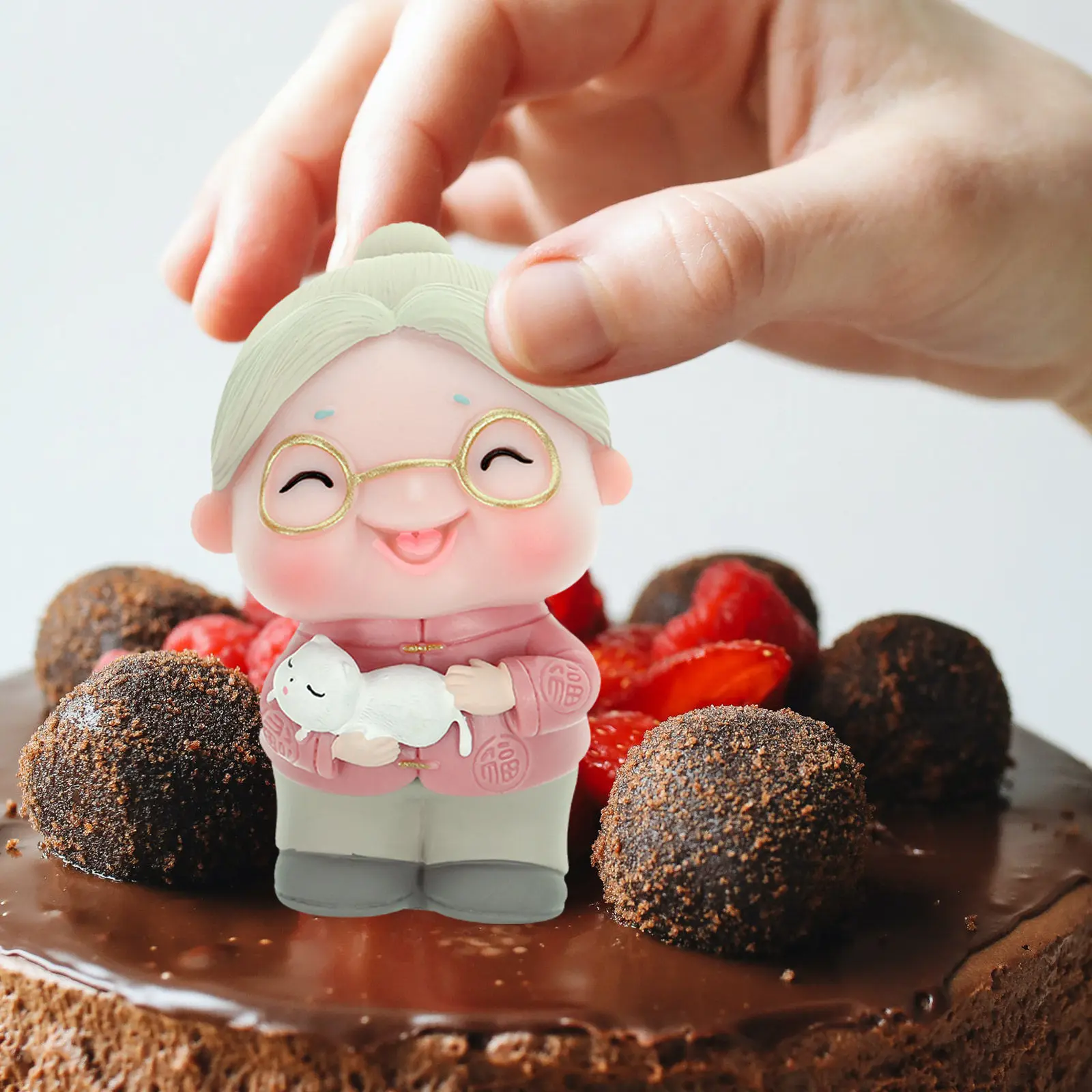1Pcs Detailed Elderly Woman Cake Topper Vinyl Non-Crushing Lightweight Cake Decoration for Birthday Party Grandma Cupcake Ice