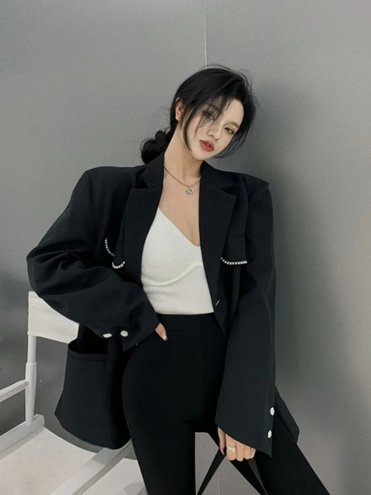 سترة نسائية سوداء اللون لربيع وخريف 2025 بتصميم عالي الجودة على الطراز الكوري سترة بدلة فضفاضة متوسطة الطول