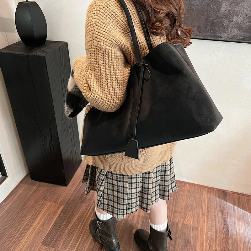 Vintage Suede Matte Women Shoulder Tote Bag Large Capacity Underarm Bag Elegant High‑End Feel Handbag for Office Work Commute