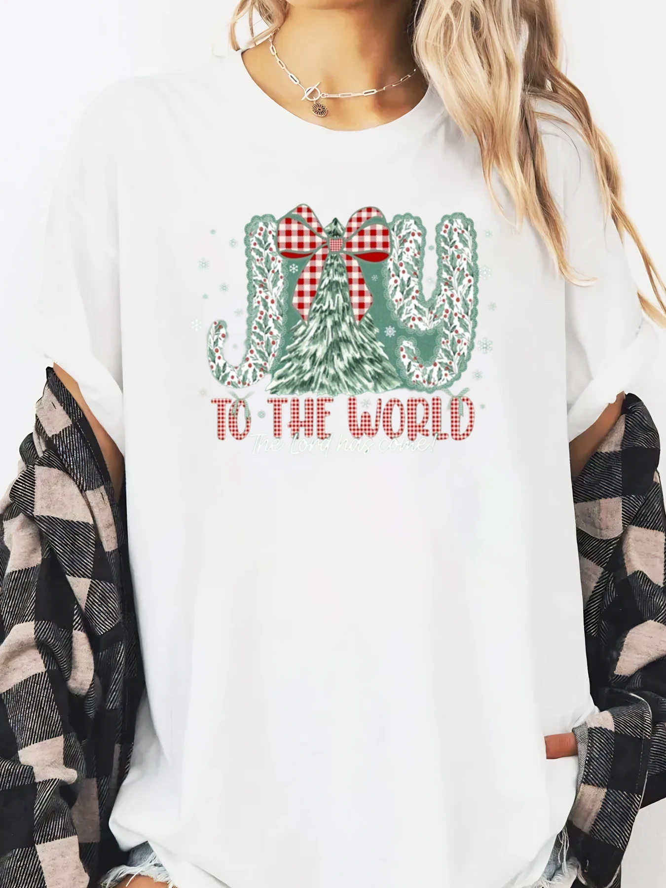 

Женская футболка с принтом «Радость в мир» в виде рождественской елки, повседневная белая футболка больших размеров для праздничной вечеринки