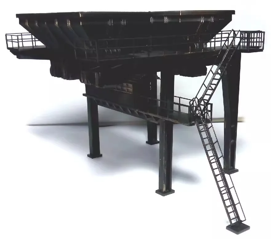 Model wieżowego żurawia w skali HO, niebarwiony, duży podajnik węgla, model scenerii kolejowej, akcesoria do modelu piaskownicy.