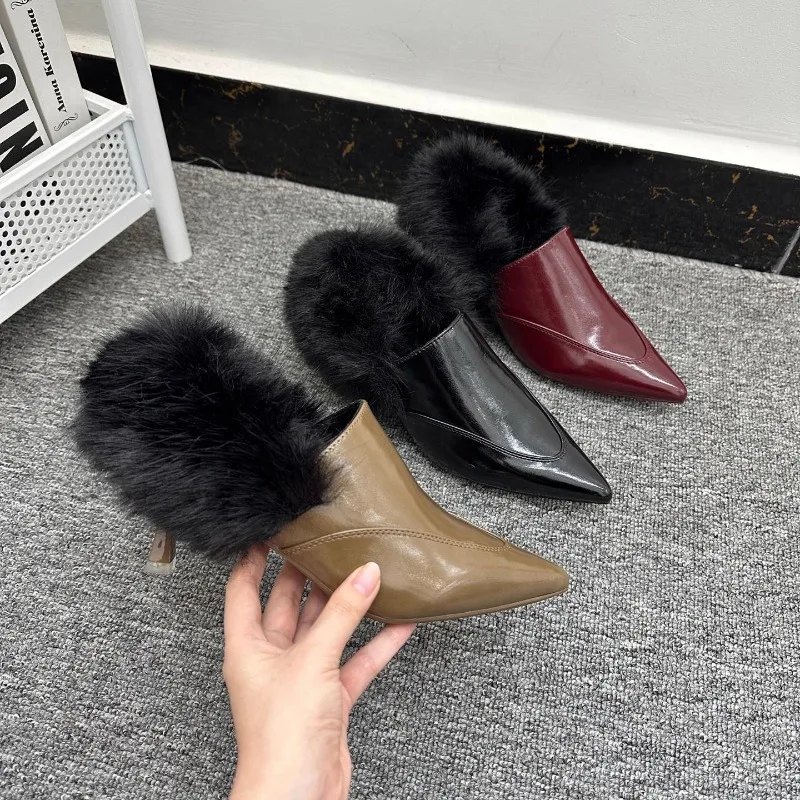 

Женская обувь на высоком каблуке с острым носком, зимние модные туфли-лодочки из глянцевой кожи с короткими плюшевыми элегантными женскими туфлями на каблуке, новинка