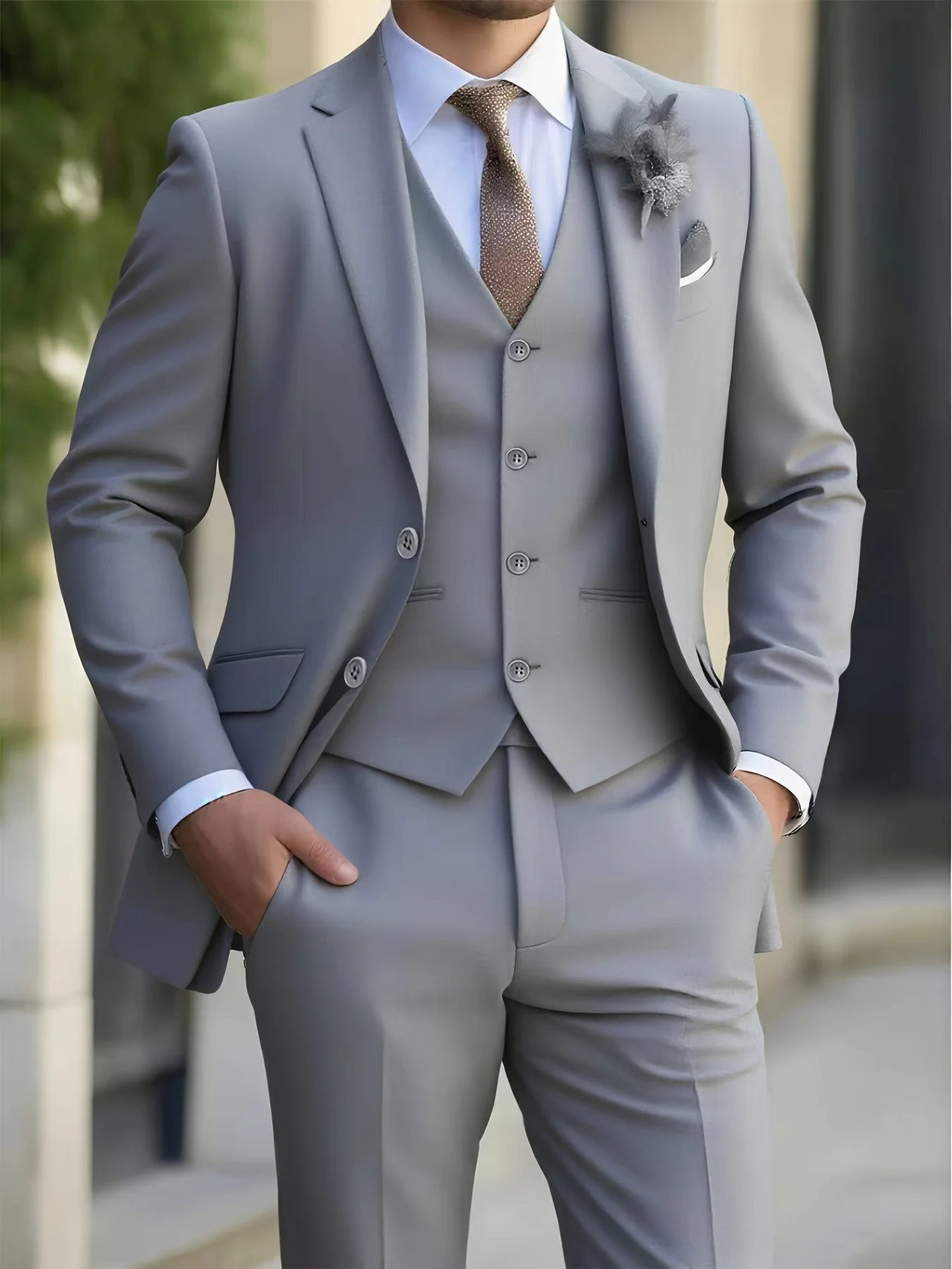 

Мужской костюм-тройка, свадебный наряд, костюм с брюками и жилетом, официальная одежда для важных мероприятий.