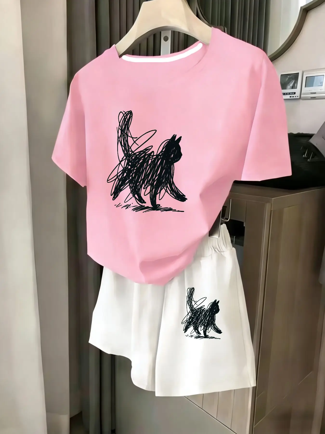 

Женский комплект из 2 предметов, летний комплект для пляжного отдыха, повседневная футболка с круглым вырезом и короткими рукавами, шорты с эластичной резинкой на талии, удобный костюм