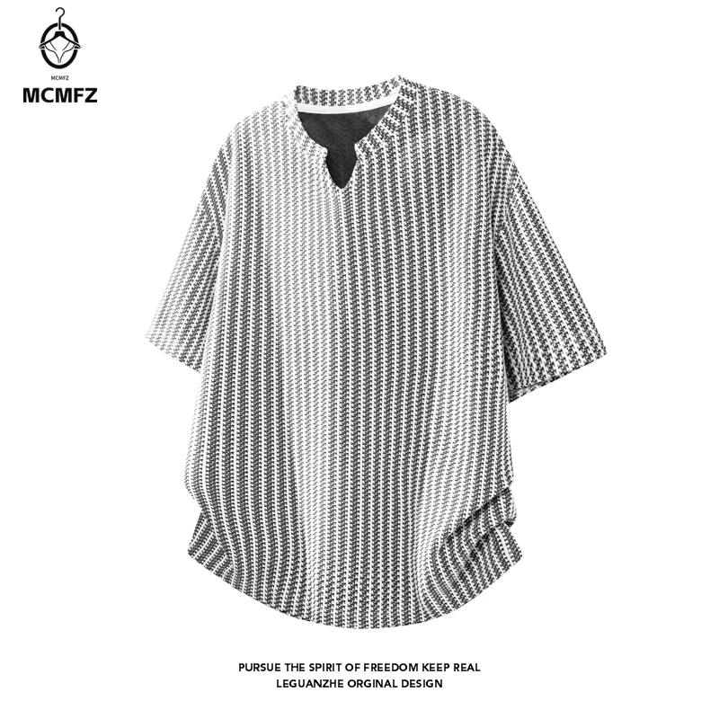 Men Breathable Striped Knit Short Sleeve T‑Shirt Notched V Neck Loose Curved Hem Top For Multiple Summer Casual Occasions