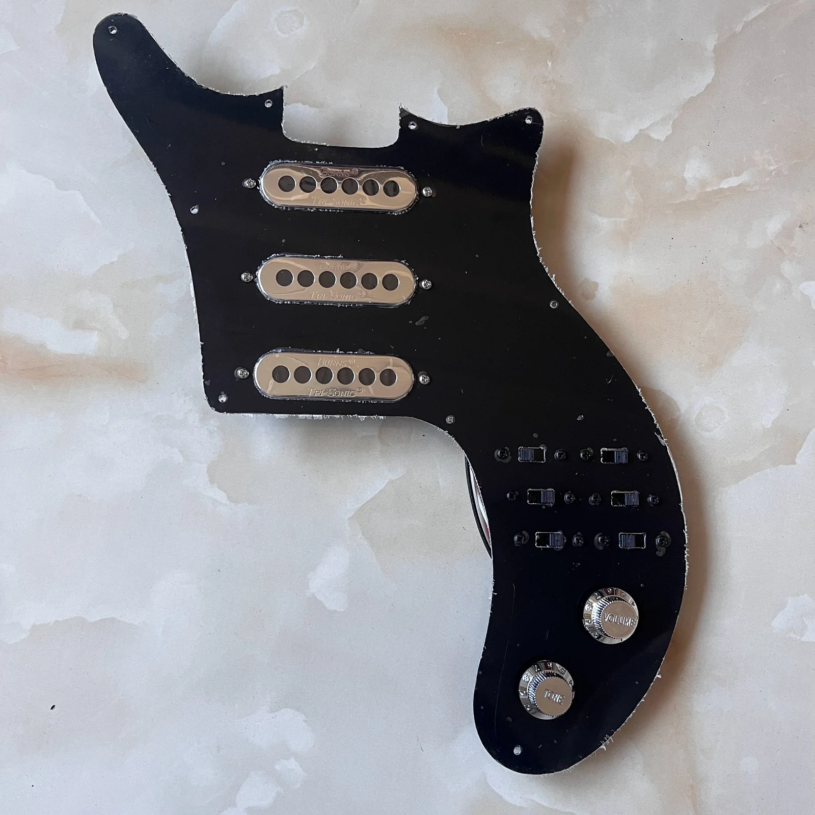 

Left and Right SSS Loarded Guitar Pickguard Set Chrome Burns Tri-Sonic Pickups Multifunction Switch For Brian May Series Guitar