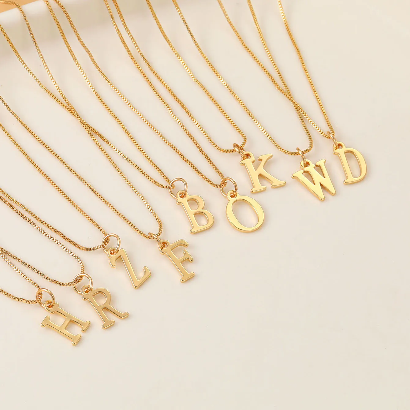 Lateefah Hot Selling New 26 Letter Pendant Necklace Fashion Box Chain Gold Neck Ornaments