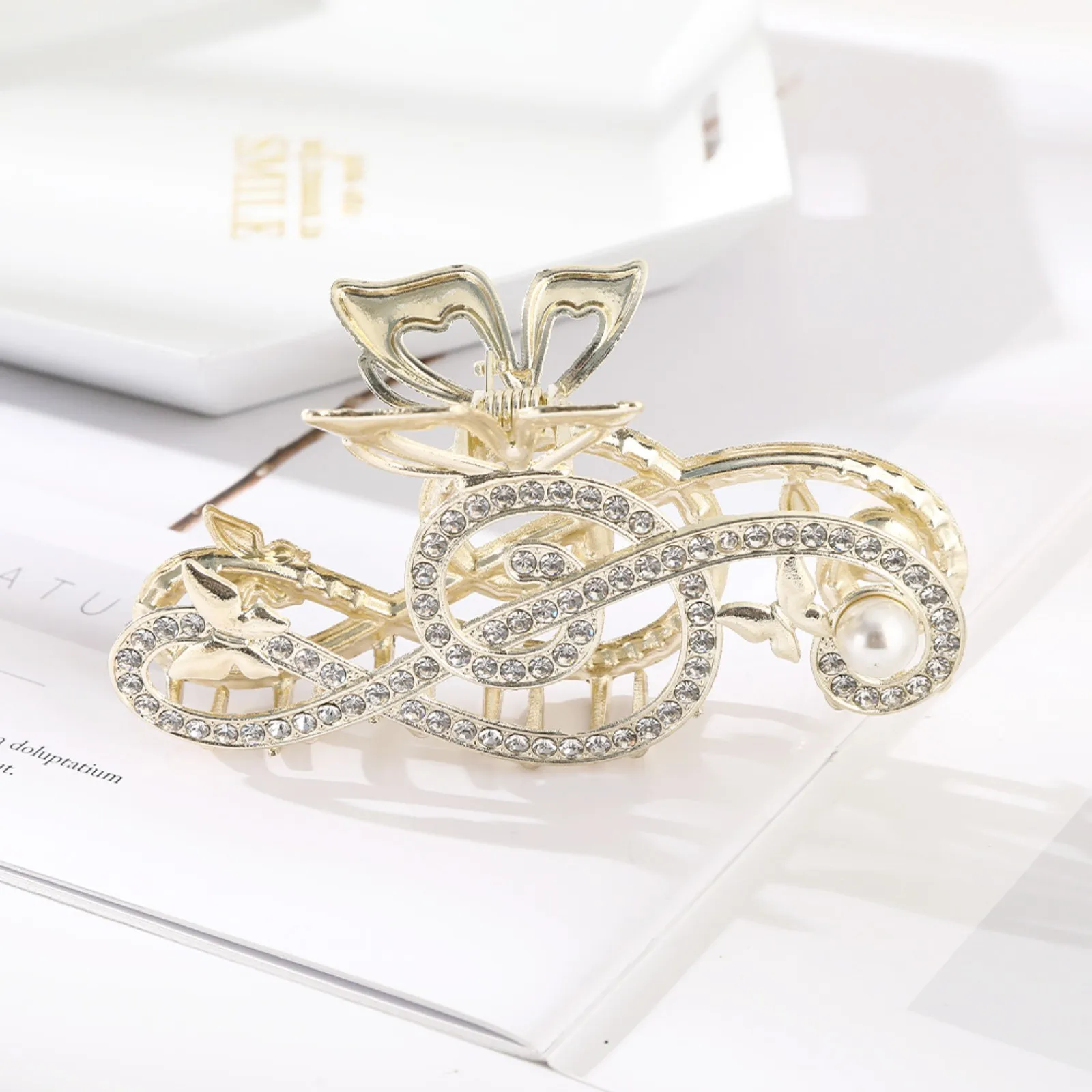 

Заколка-краб для волос 10,5 см с музыкальной нотой и стразами, блестящая заколка-бабочка для женщин, для вечеринок, свадеб, повседневных причесок, аксессуар для укладки волос, блестящая.