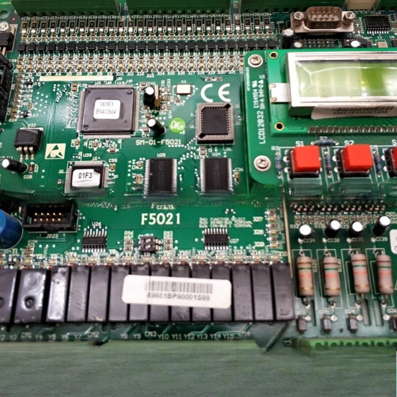 أجزاء للوحة الرئيسية SM 01 F5021 01F3 CPLD05 أجزاء المصعد لوحة التحكم الأصلية الأصلية