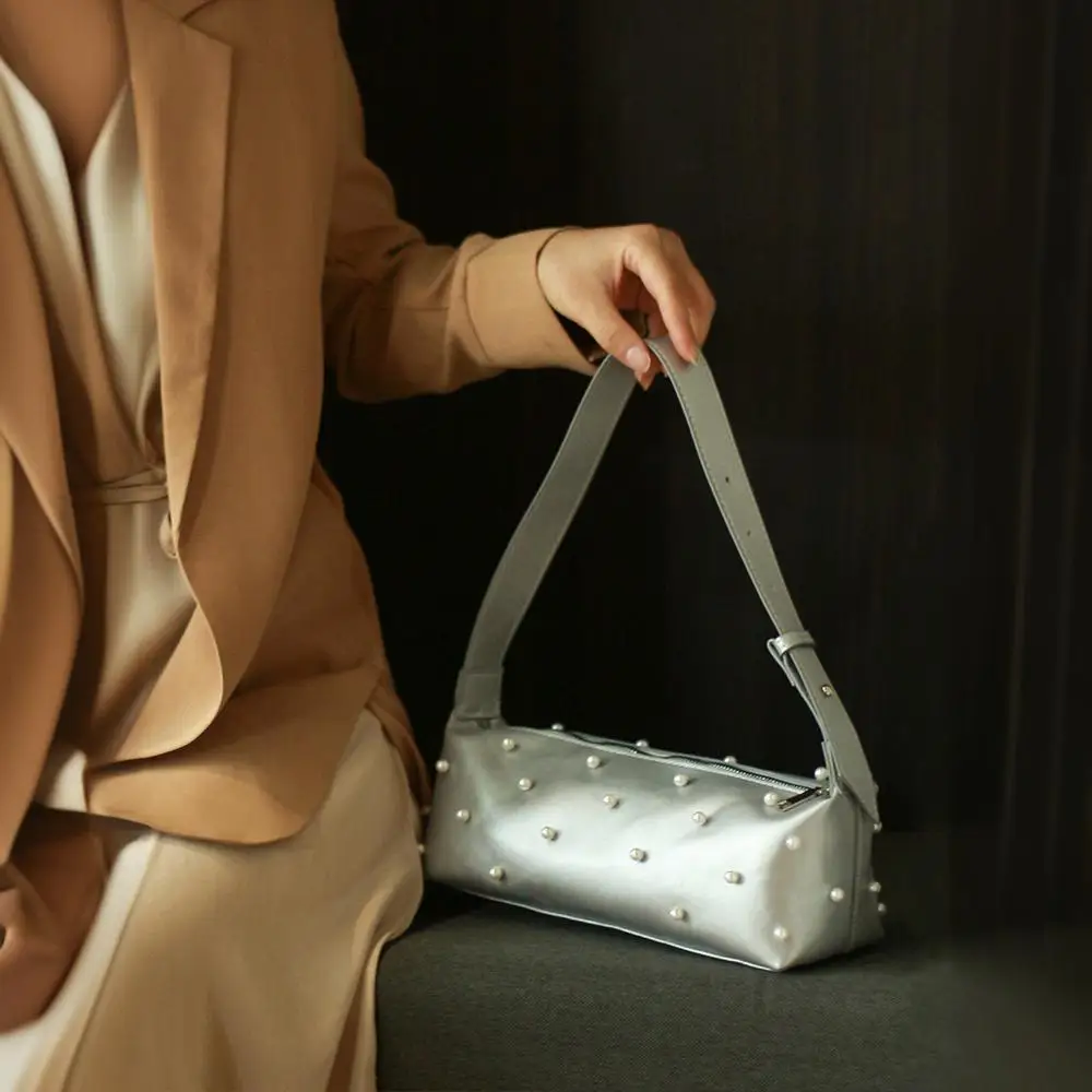 

2024 Popular Retro Niche Baguette Shoulder Bag French Western Style Portable New Tide Fashion Handbag Armpit Women's Pearl Bag