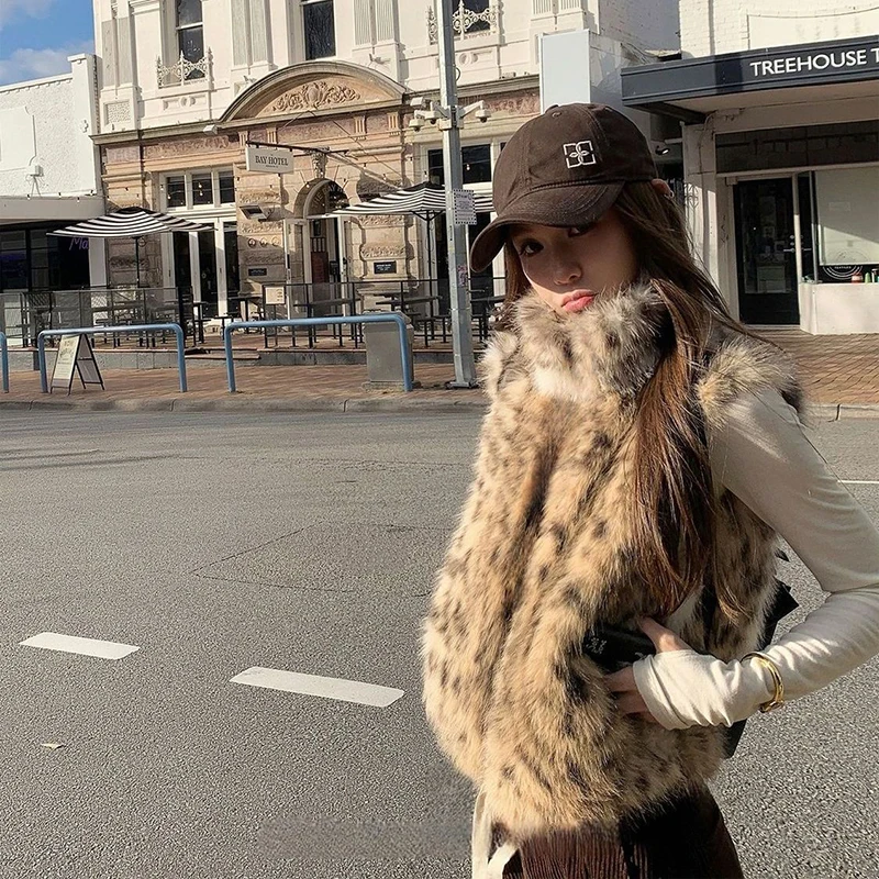 Chic Leopard Women Faux Fur Vest Stand Collar Fleece Jacket Sleeveless Winter Warm Plush Streetwear Retro Outerwear Top