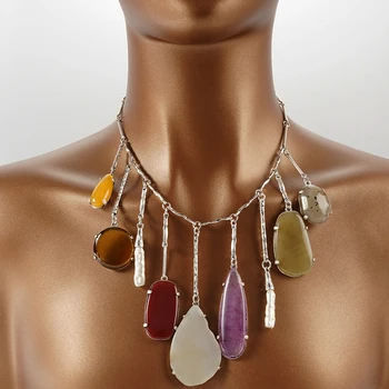 Naszyjniki z wisiorkami o nieregularnym kształcie w stylu boho są idealne do wysyłania przyjaciół i rodziny na każdą okazję