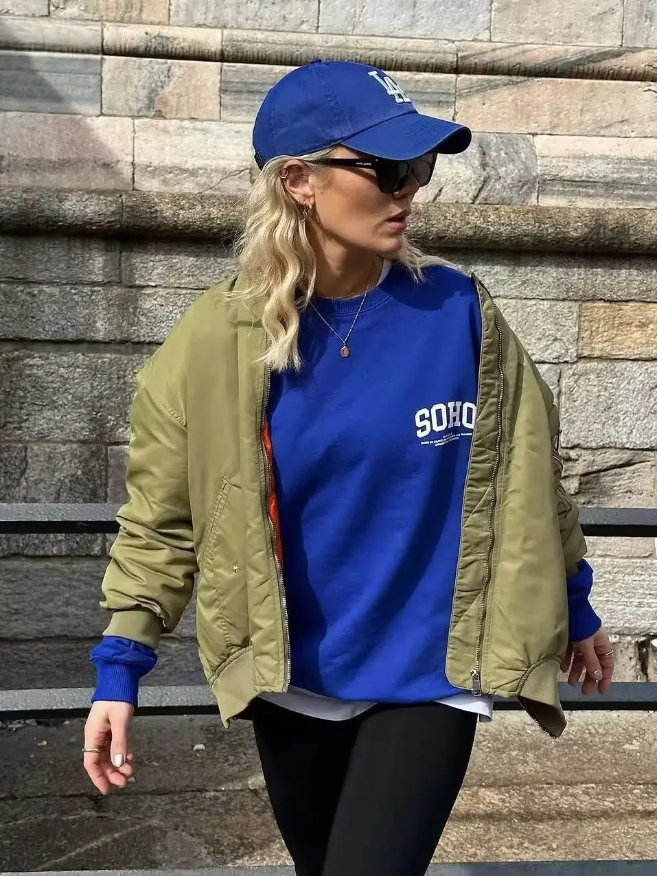 

Куртки-бомберы Коричневые женские осенние жаккардовые с v-образным вырезом и воротником-стойкой Пушистая этническая нежная полосатая клубная одежда Нишевая декоративная гибкая одежда для поездок на работу