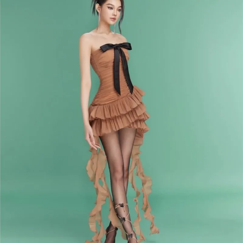 

Designed a ruffled ribbon cake with pure wind top dress