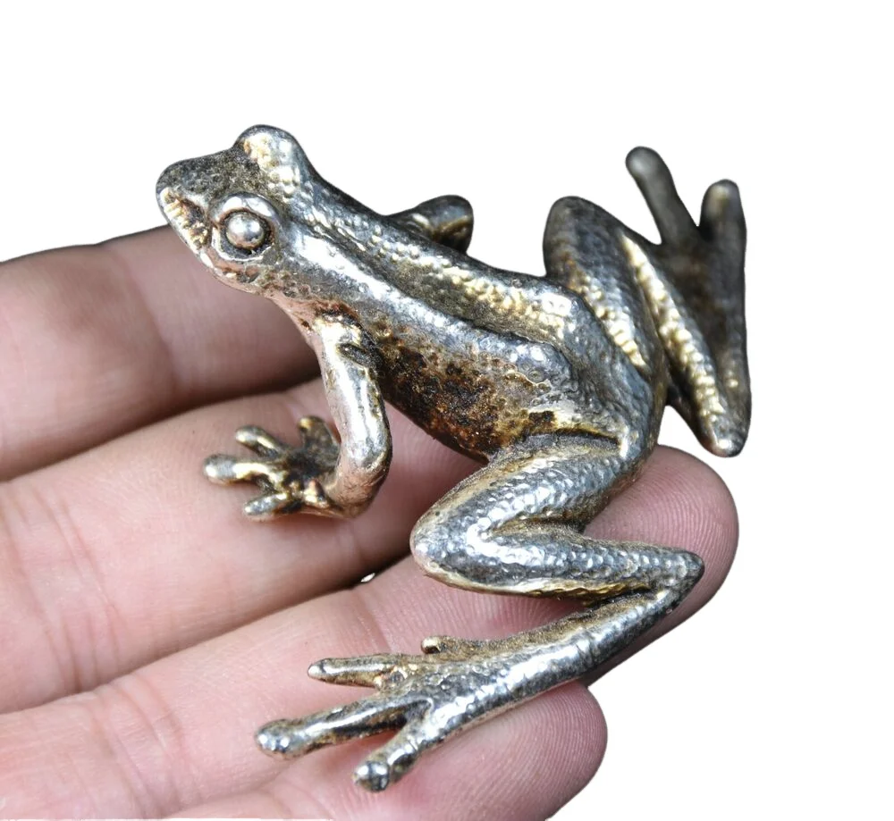 

8CM Rare Old Chinese Miao Silver Feng Shui Frog Animal Lucky Sculpture