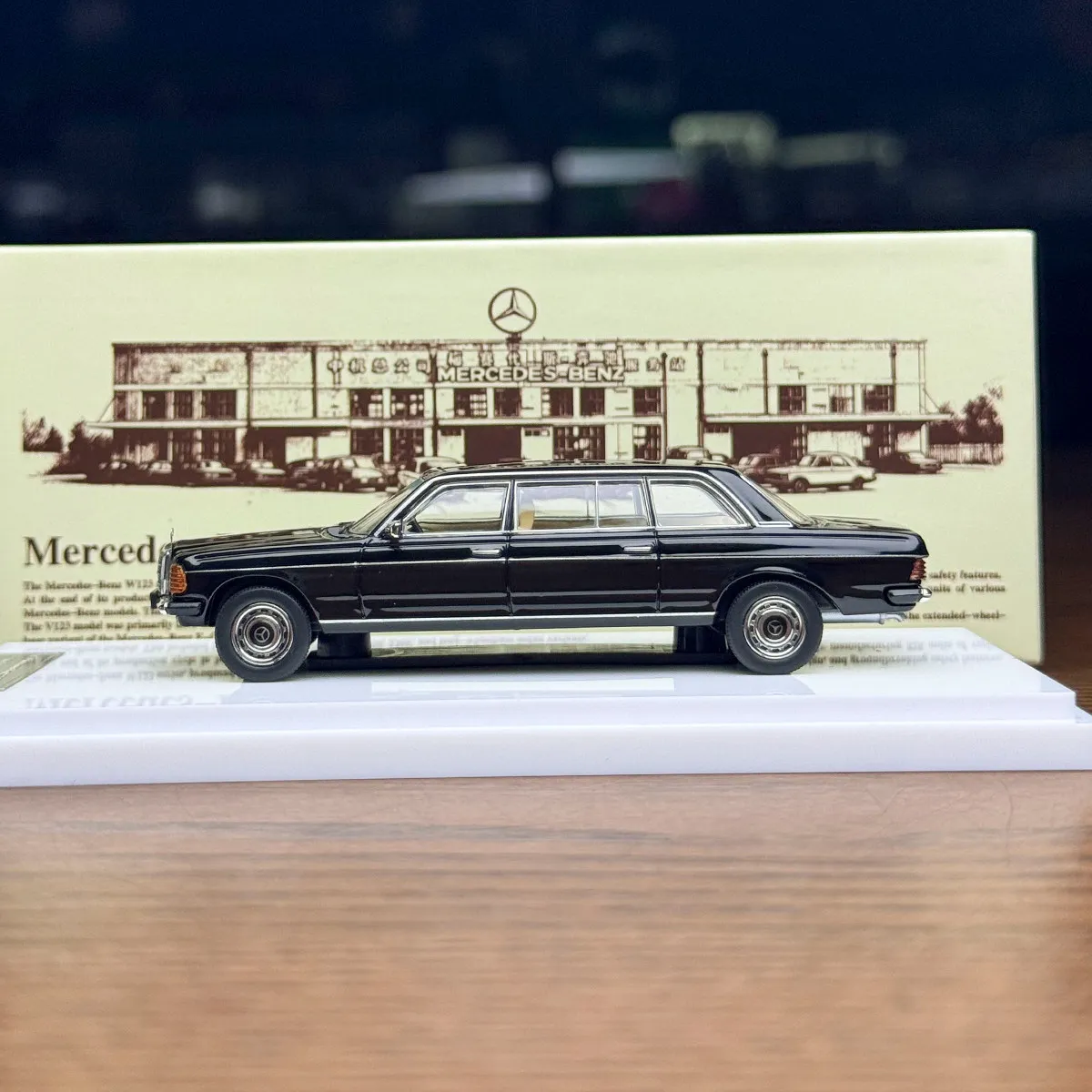 En stock GOC 1:64 230E Extended State Ambassador Car W123, modèle de véhicule miniature en alliage moulé sous pression, figurine pour adulte, jouet pour garçon