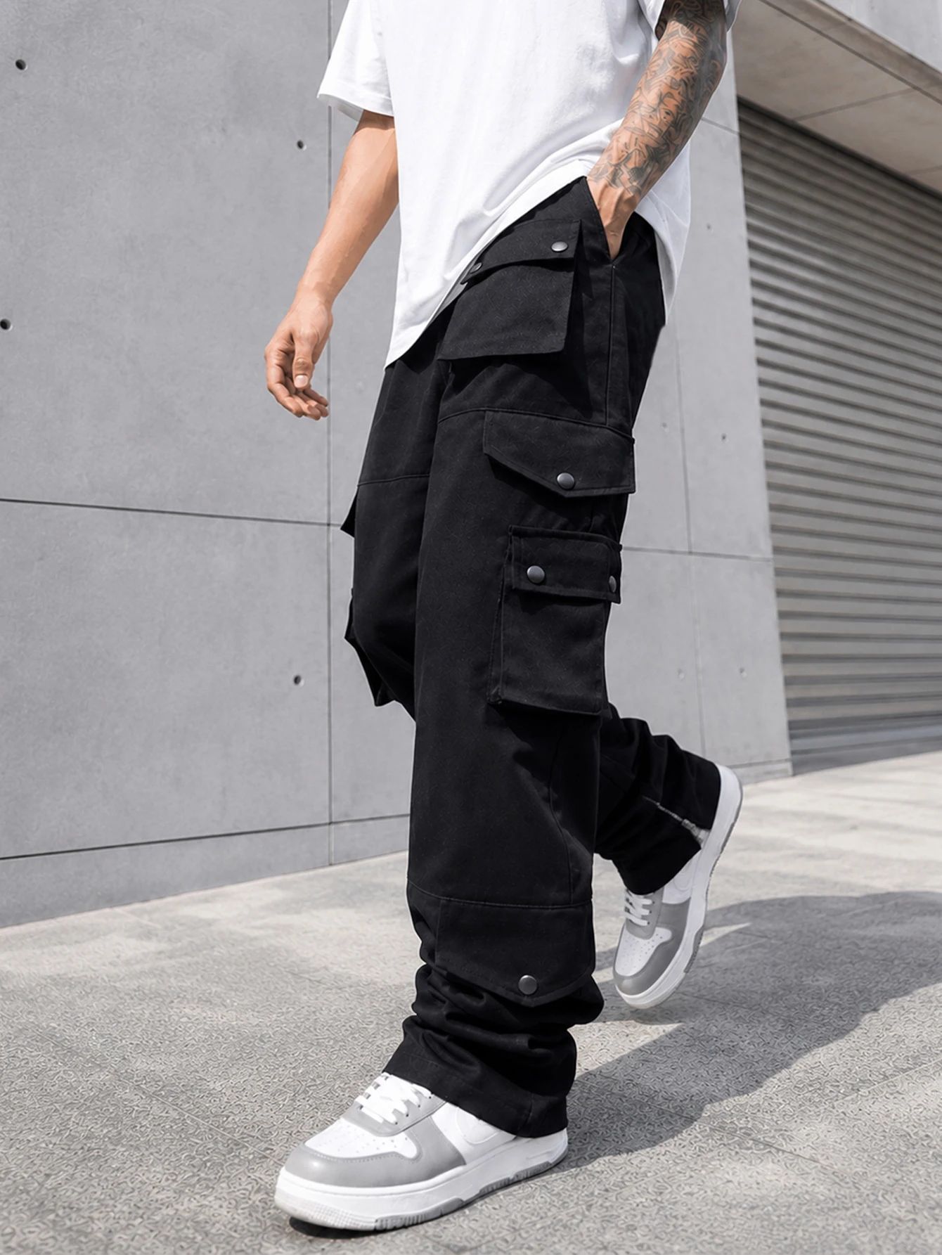 Herren Cargo-Hose mit mehreren Taschen, lockerer Passform, geradem Bein und Reißverschluss am Saum, lässige Streetwear-Utility-Hose – Detail 4