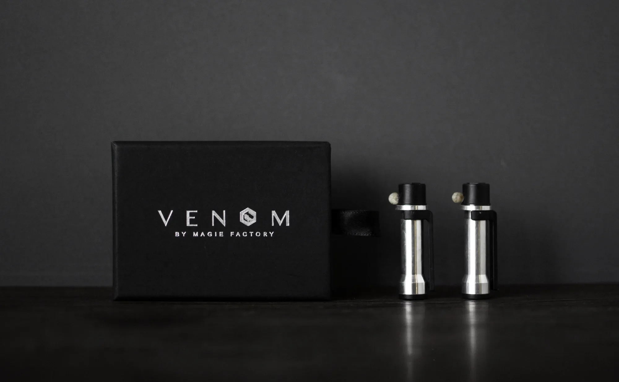 Venom Project Mini dispositivo galleggiante Stage & Close-Up Trucco magico Levitazione Trucco Magia Magie Prop per maghi professionisti