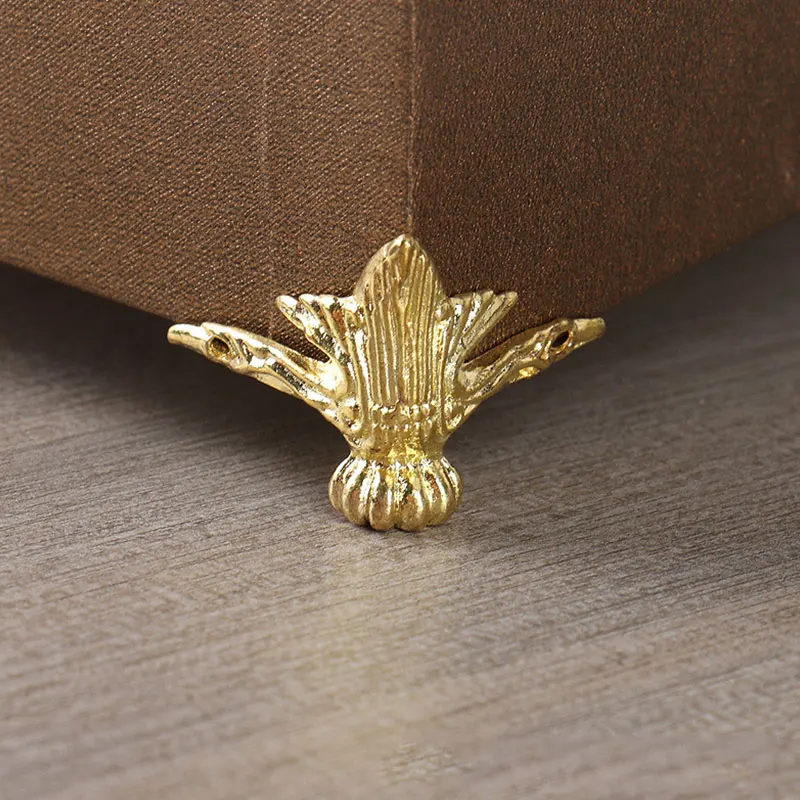 Home decoration Antique Wood Box Feet Leg Corner Protector Triangle Rattan Carved Decorative Bracket For Furniture Hardware