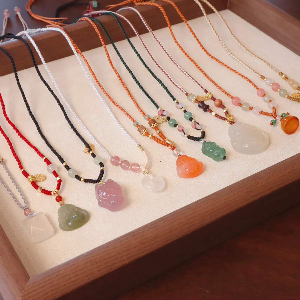 

Ruifan Chinese Style Woven Rope Chain Necklace Women Natural Stones Jade Chalcedony Agate Lucky Charm Pendant Necklaces YNC205
