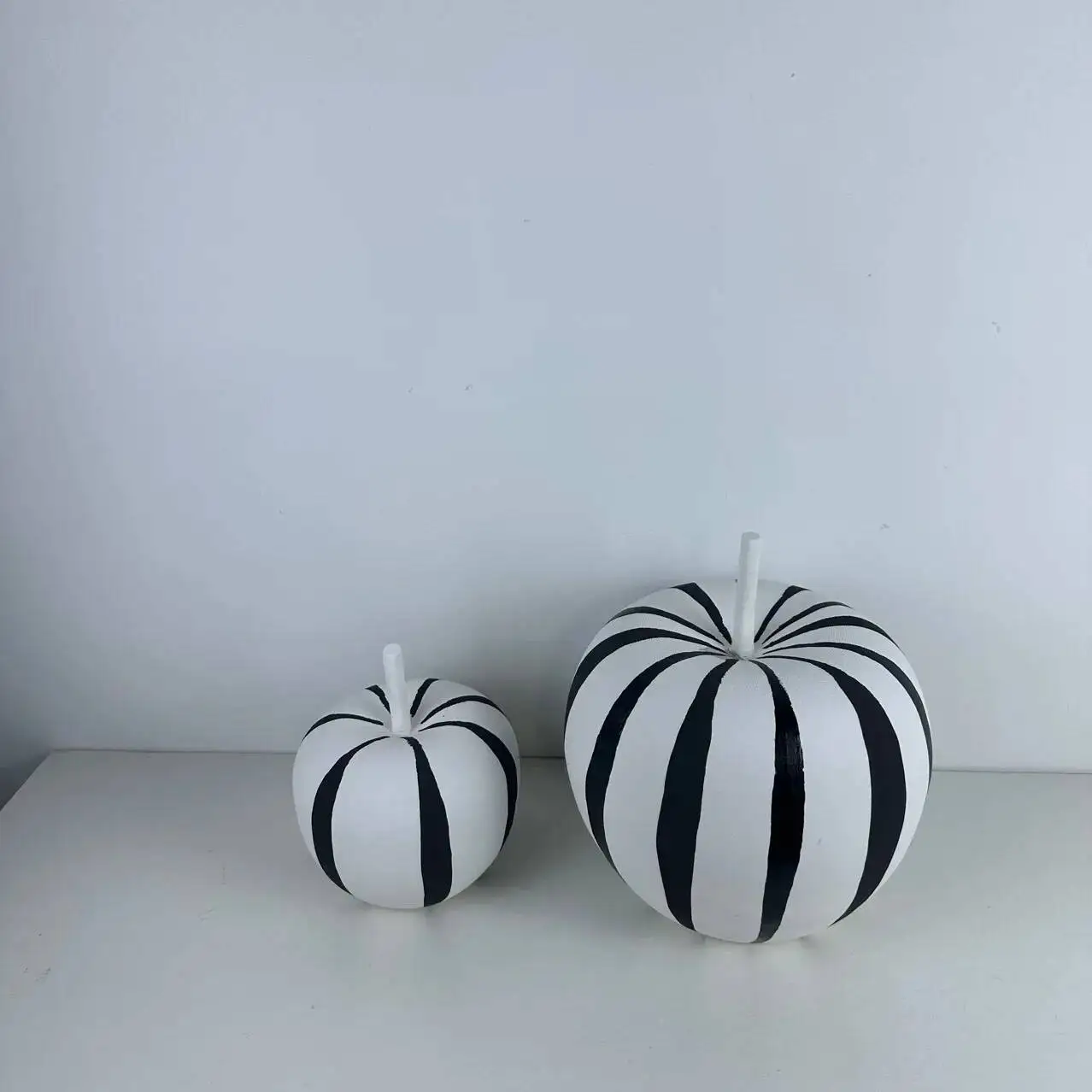 Ceramic Handicraft Black and White Striped Zebra Apple Geometric Apple Decorative Figurines Room Decoration Accessories