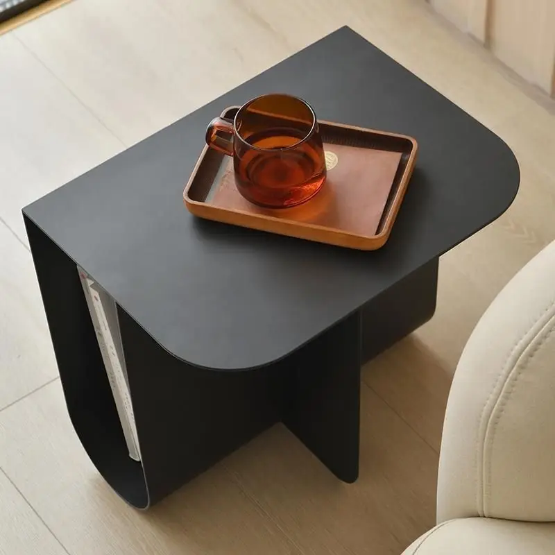 حافة أريكة من الحديد المطاوع الإبداعي عدد قليل من طاولة القهوة الصغيرة لغرفة المعيشة الفاخرة الخفيفة