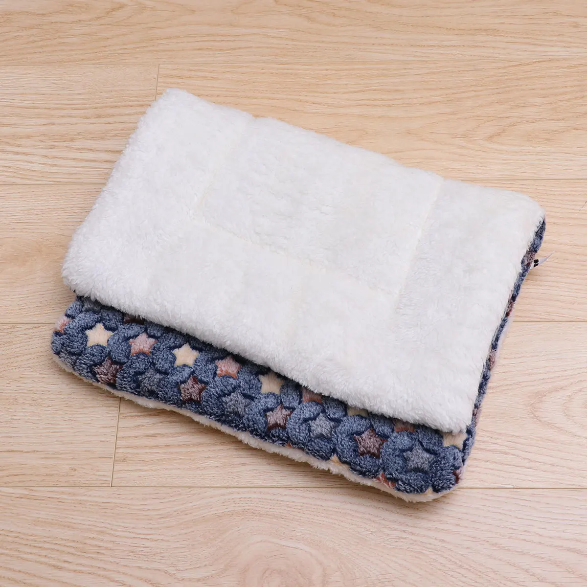 

Pet Fleece Warm Pad 51 X 34Cm Soft Comfortable For Dog Cat Puppy Travel Bed Mat Indoor Outdoor Use Pet Cushion Blanket