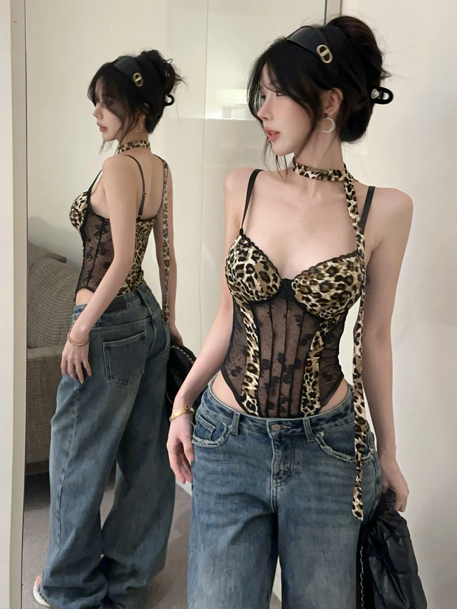 بدلة نسائية مثيرة بتصميم عتيق مع نقشة الفهد والدانتيل الشفاف، ملابس صيفية أنيقة بحمالات رفيعة