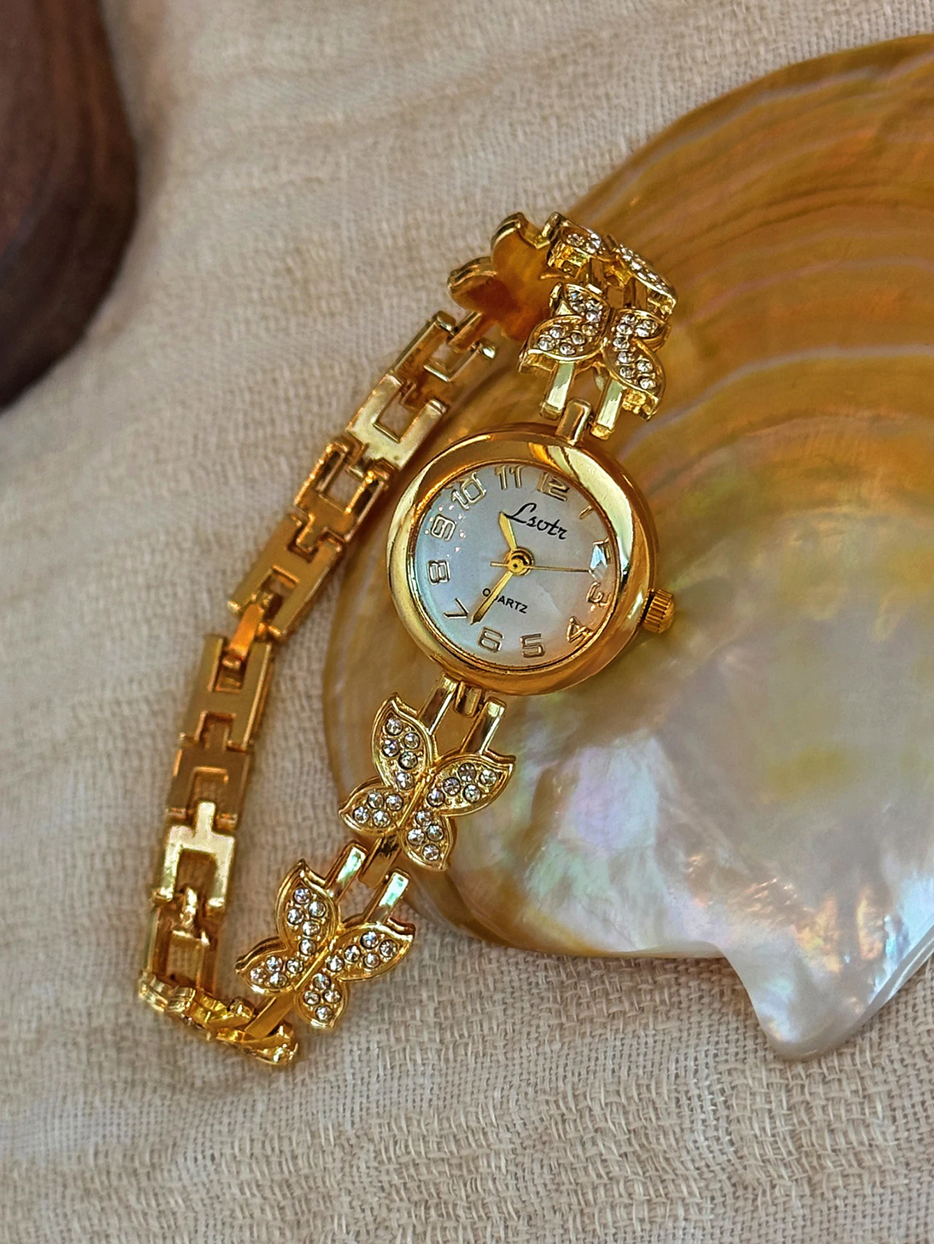 1 Piece French Gold Inlaid Dazzling Rhinestone Butterfly-Shaped Women's Watch, Exquisite and Elegant, Stylish and High-End, Vintage Women's Bracelet-Style Quartz Watch, Suitable for Daily Wear, Parties, Holiday Decorations, or as a Birthday or Holiday Gift