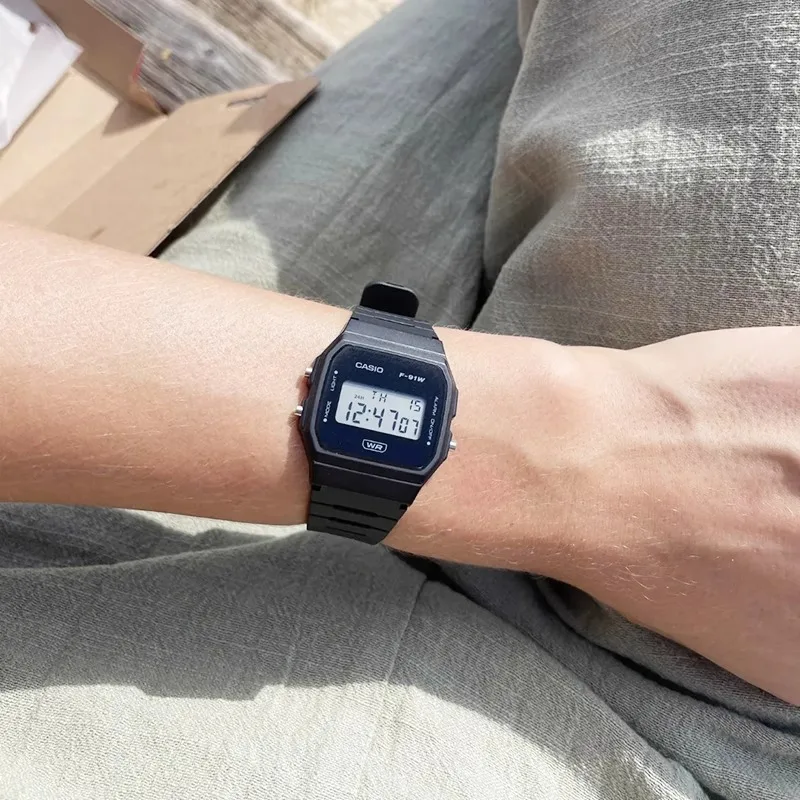 ساعة كاسيو كوارتز للرجال تصميم كلاسيكي مربع 30 متر مقاومة للماء شاشة رقمية ساعات كاجوال للطلاب