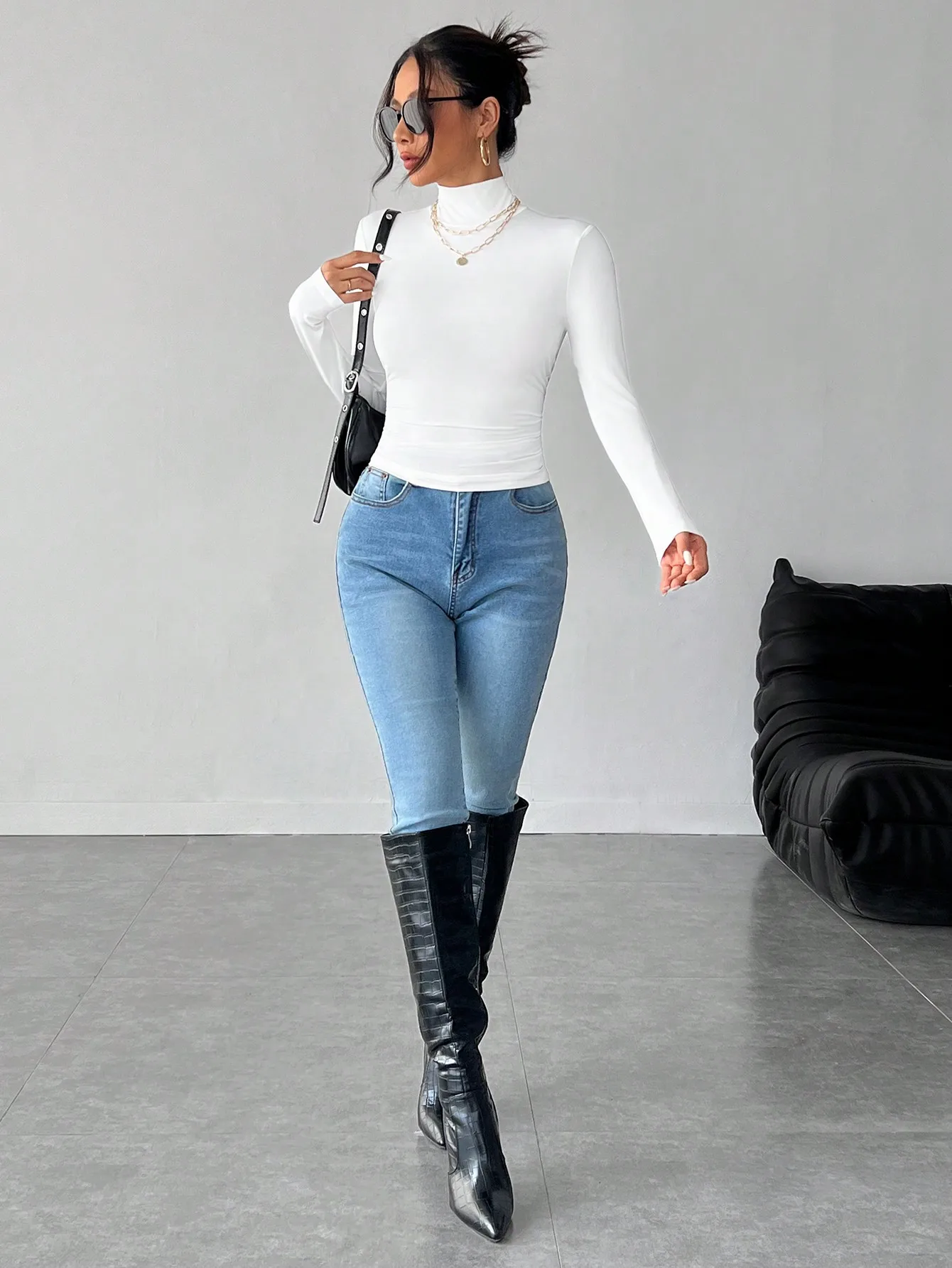 Nowy europejsko-amerykański zestaw modnych koszulek z długim rękawem i golfem w jednolitym kolorze, składający się z trzech sztuk.