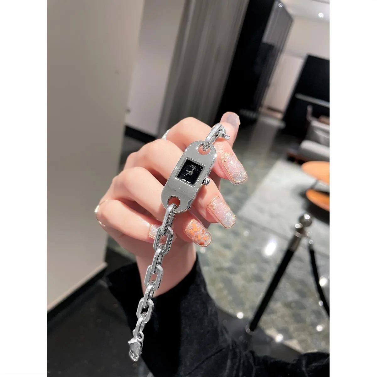 مجوهرات ريترو سوار ريترو سوار فولاذي تصميم جديد ساعة نسائية حركة كوارتز هدية صديقة فاخرة #5