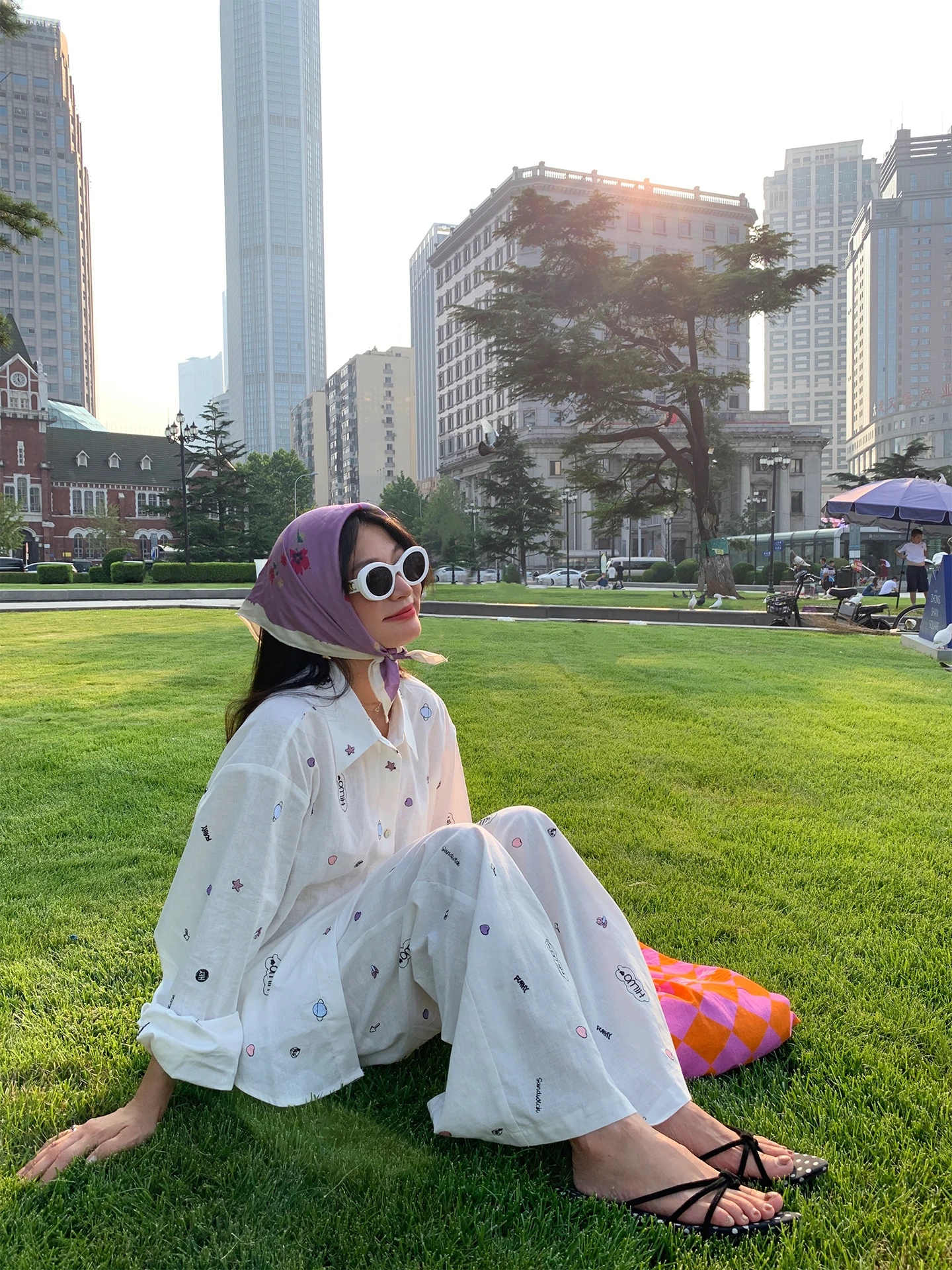 

Летний комплект из хлопка и льна: рубашка и брюки с широкими штанинами, женский повседневный костюм из двух предметов, с длинным рукавом, воротником и застежкой на пуговицы.