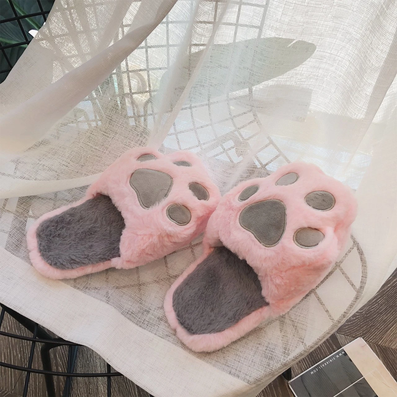 

Women's Cartoon Cat Paw House Slippers, Cute Slip-on Closed Toe Anti-Slip Home Slippers, Women's Comfy Indoor Shoes