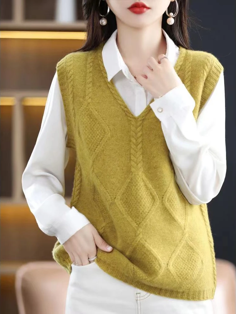 Sweater Vest Women Loose V-neck Mature Temper Soft Vintage Office Lady All-match Autumn knitwear Desgined Korean Fashion Elegant