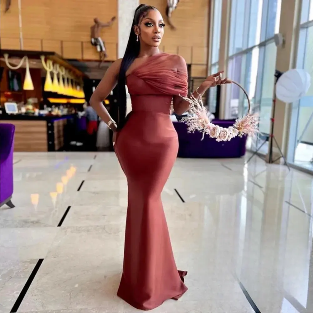 2024 Brown Mermaid Long Bridesmaid Dresses For Black African Women Sexy One Shoulder Elegant Formal Party Wedding Guest Gowns