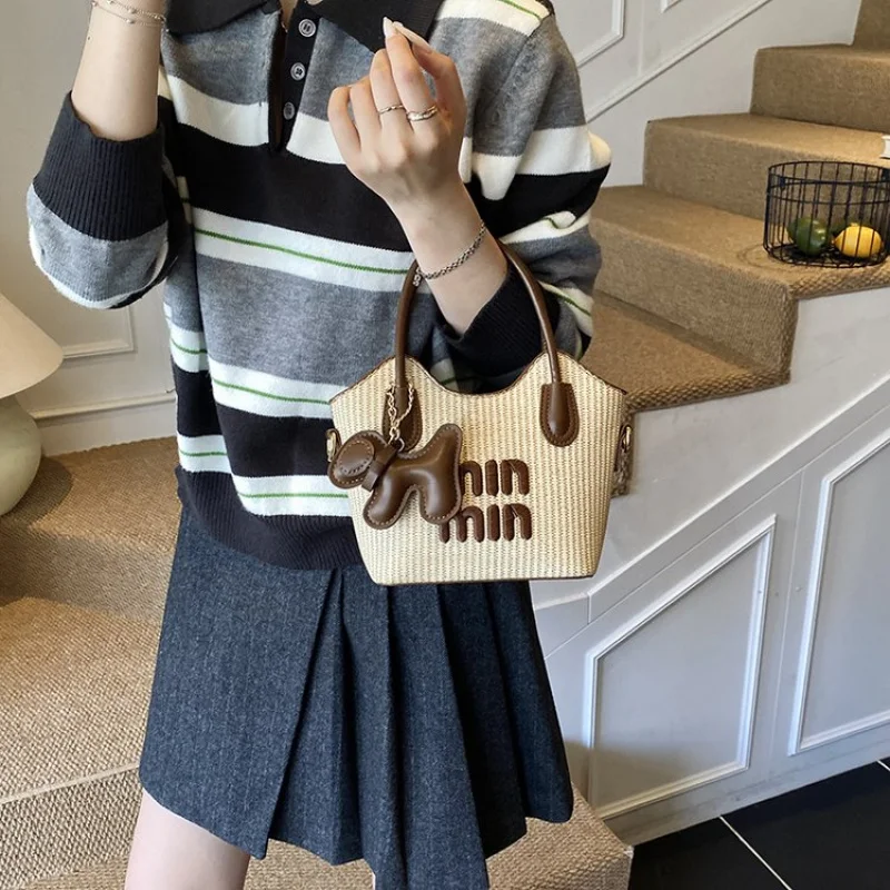 

Luxury Designer Tote Bag For Women In Premium Leather With Structured Shape And Dual Handles