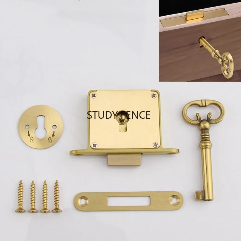 กุญแจล็อคตู้ลิ้นชักโลหะโบราณ 1 ชิ้น กุญแจล็อคตู้ไวน์ ล็อคโลหะทรงสี่เหลี่ยม อุปกรณ์ฮาร์ดแวร์เฟอร์นิเจอร์ พร้อมกุญแจ สไตล์จีน