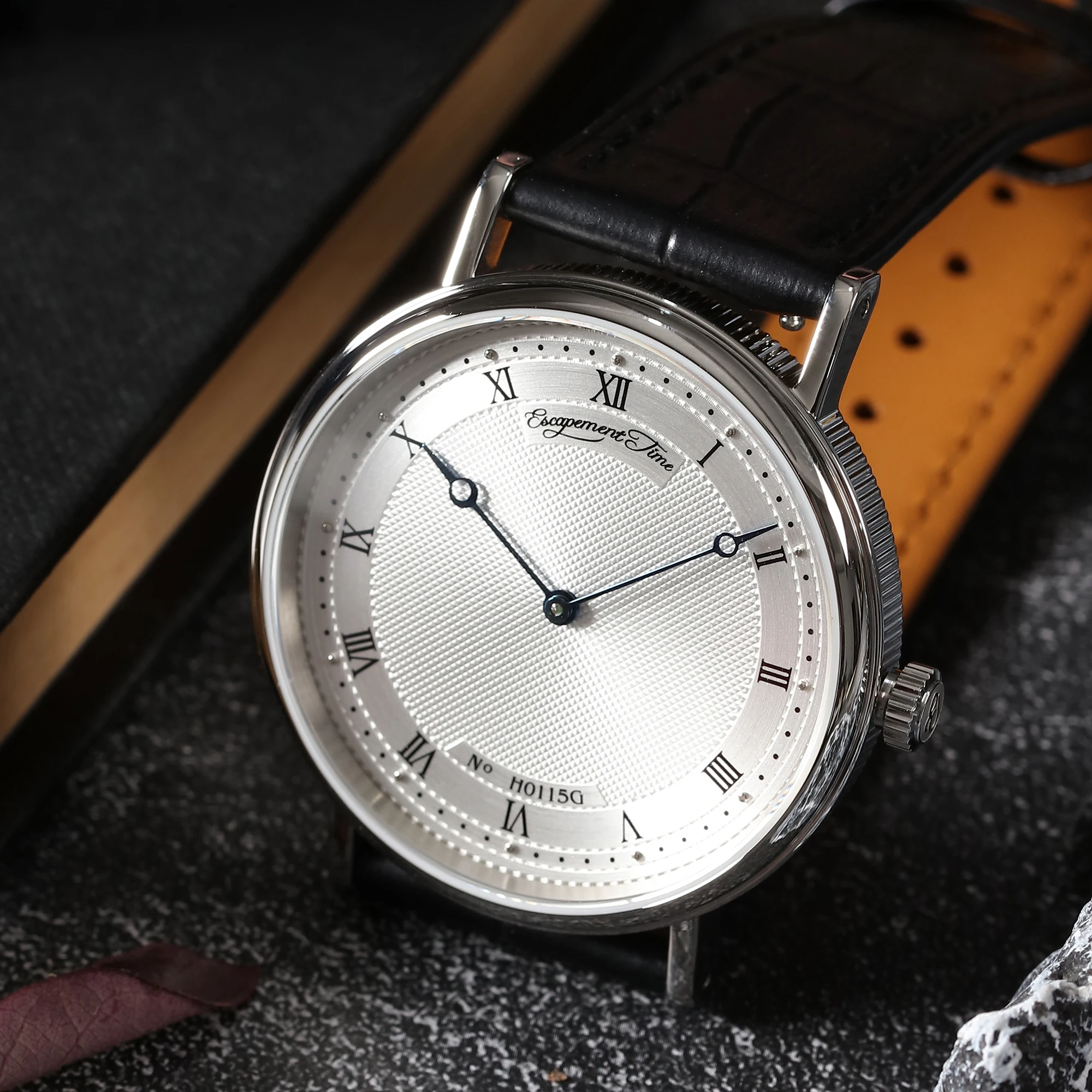 【Escapement Time】 Quarzwerkuhr, 38,5 mm Gehäuse, wasserdicht, 50 m, blauer Hand zur Wärmebehandlung – Detail 6
