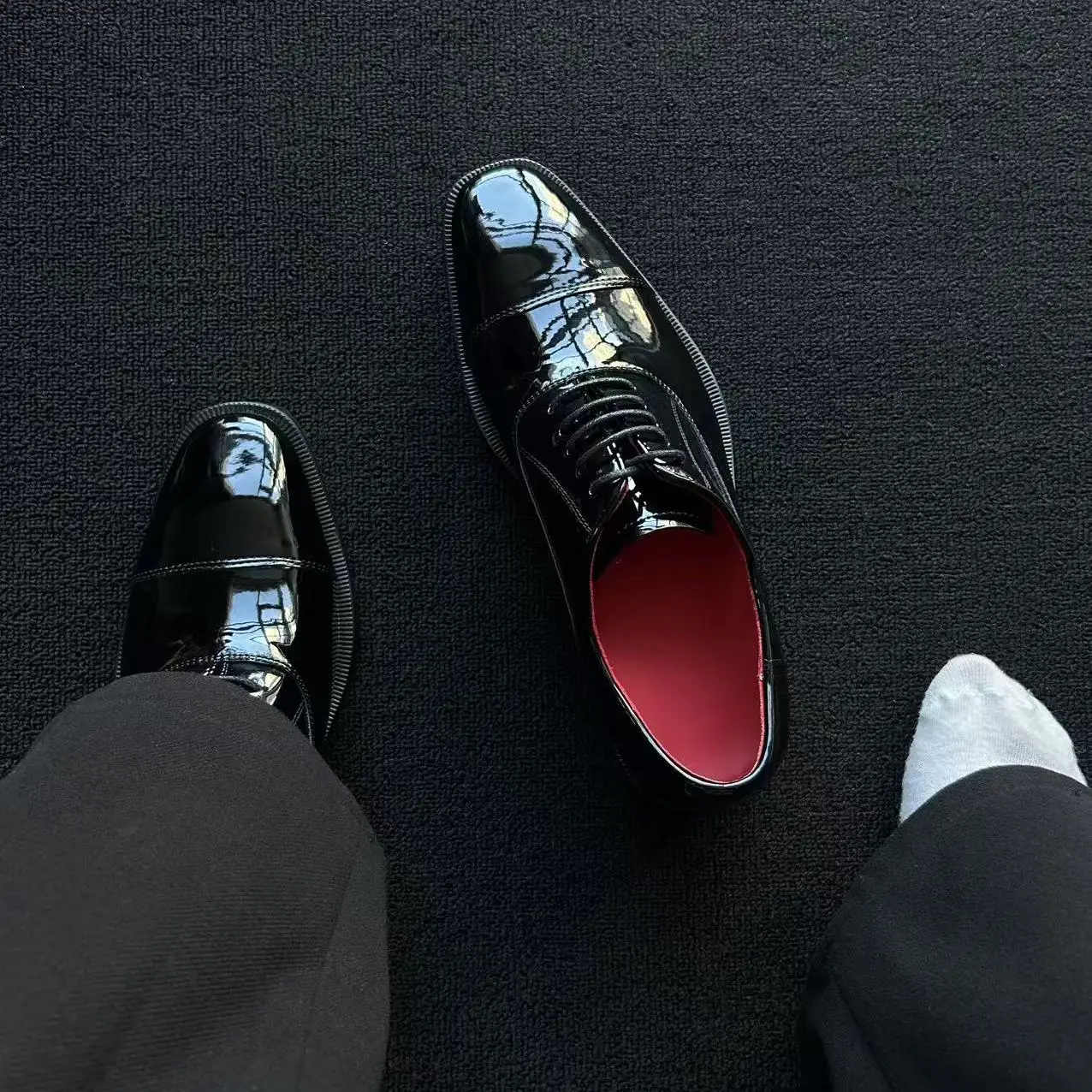 

Casual Leather Shoes Red Bottom Men's Formal Business Knot British Thick Bottom Wedding Groom Black Glossy Commuter