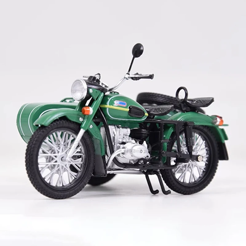 1:24 Scale Plastics Soviet Three Wheeled Off-road Motorcycle MDM001 Model Classic Adult Collectible Souvenir Gift Static Display