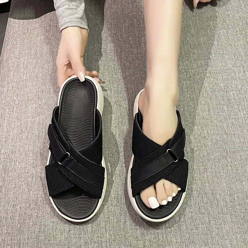 

2024 New High Quality Women Summer Slippers Fashion Light Bottom Casual Sandals Female Flat Beach Shoes Shoes for Women
