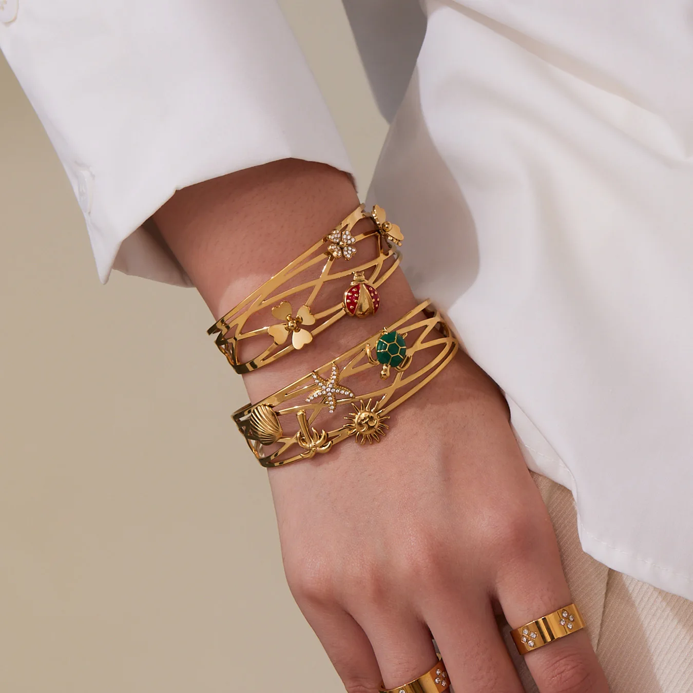 

New Fashion 5A Zircon Flower Ladybug Hollow Three-layer Open Bracelet Made of Stainless Steel Gold Color Bangles for Woman