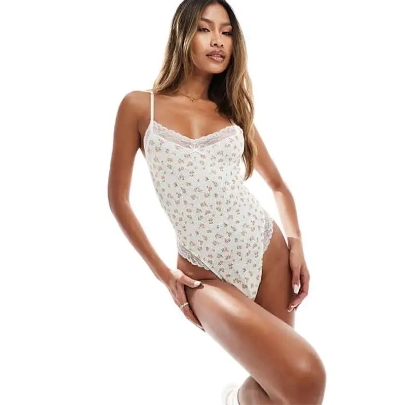 

CNE Повседневный модный комбинезон с цветочным принтом и кружевной отделкой U-Ne Верх и брюки с низкой талией Другая ткань Fre Sle