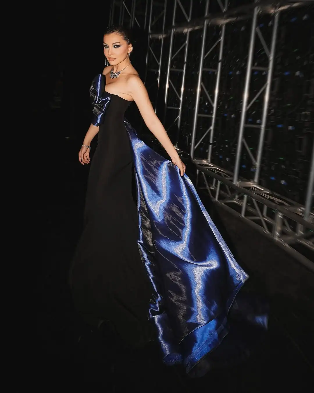 2025 Modern BrightซาตินMermaid Evening Dressesผู้หญิงที่ไม่มีสายหนังGownsอย่างเป็นทางการแฟชั่นจีบเงาชุดชื่อเสียงที่กําหนดเอง