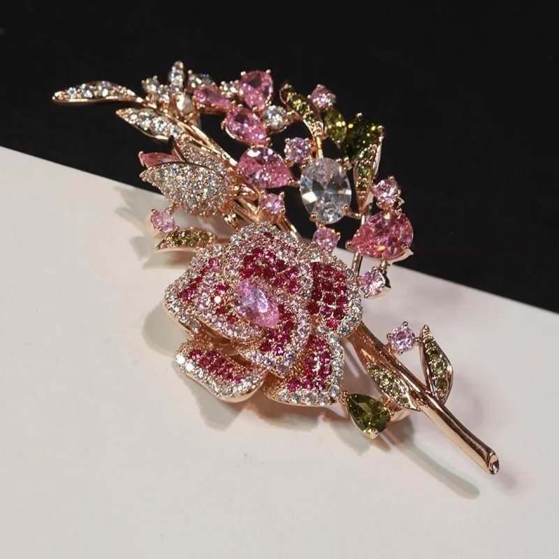 

Vintage Luxury Flower Brooch Women Crystal Camellia Corsage Rhinestone Leaf Breastpin Wedding Party Pin Jewelry Accessories Gift